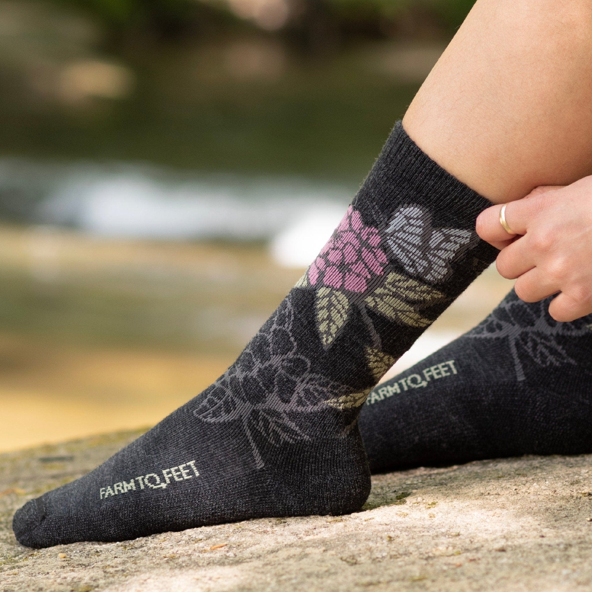 Farm to Feet Springer Mountain Crew Light Cushion Socks  -