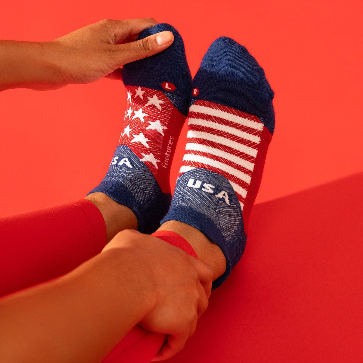 Feetures Elite Light Cushion No Show Tab Limited Edition USA Socks  -