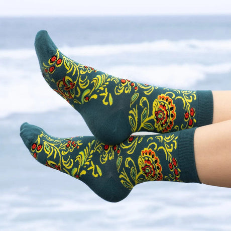 Bambukas Womens Rustic Floral Pattern Crew Socks  -  One Size Fits Most / Floral